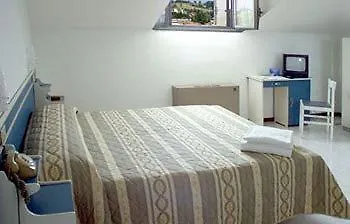 酒店 Roma 萨尔索马焦雷泰尔梅